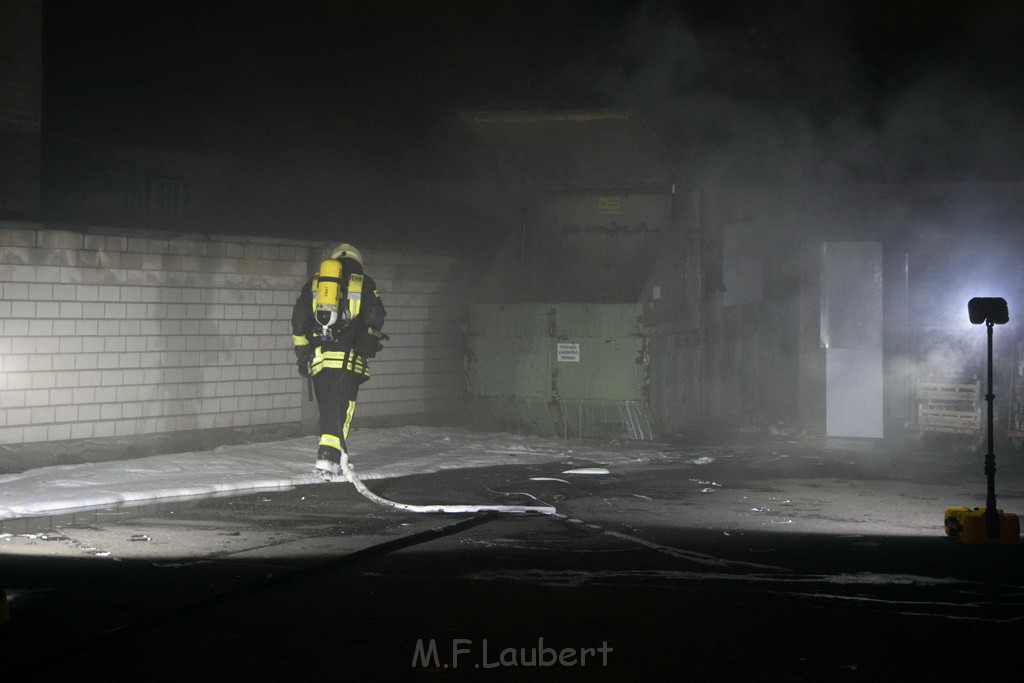 Feuer Papp Presscontainer Koeln Hoehenberg Bochumerstr P142.JPG - Miklos Laubert